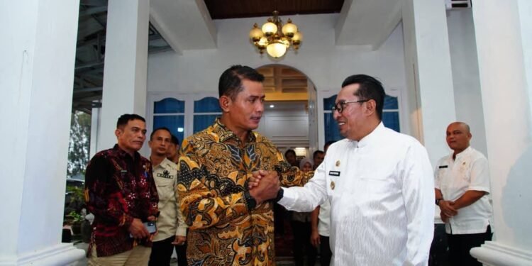 Bupati Tanah Datar dan Solok Sepakat Tahan Aktivitas, Cari Solusi Atasi Sengketa Batas Wilayah