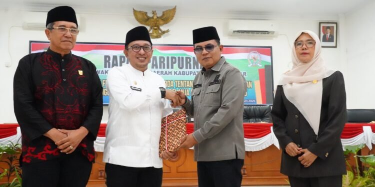 8 Fraksi DPRD Tanah Datar Sampaikan Pandangan Umum terhadap Ranperda Pertanggungjawaban APBD 2025