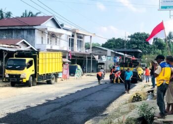 Jalan Poros Sungai Rumbai Timur Diperbaiki, Dambaan Warga Blok D Sitiung 2 Terjawab di Era Bupati Annisa