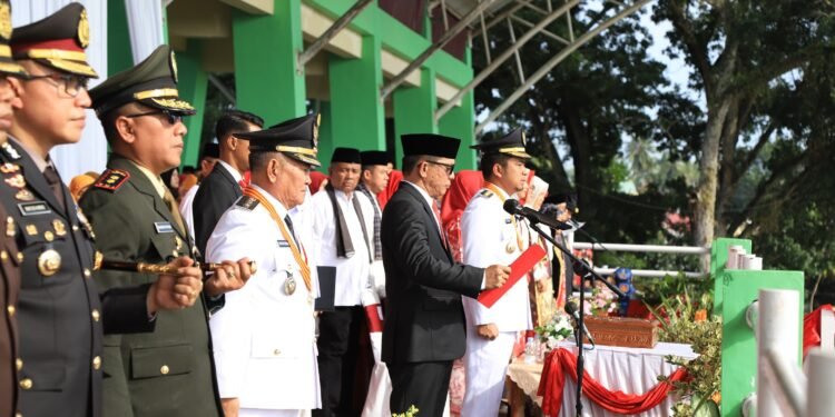 Khidmat HUT RI ke-81, Pimpinan dan Anggota DPRD Kota Solok Hadiri Upacara Detik-detik Proklamasi