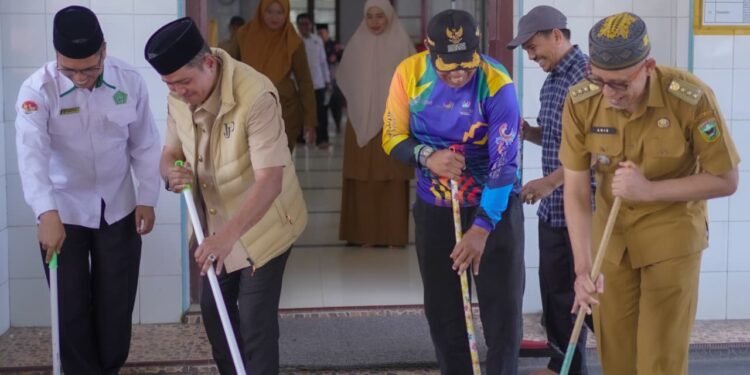 Aksi bersih-bersih