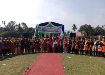 pakaian adat Minang