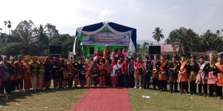 pakaian adat Minang
