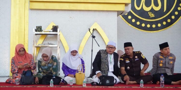 Wabup Dharmasraya Hadiri Tabligh Akbar Maulid Nabi, Ribuan Jemaah Larut dalam Shalawat