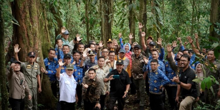 Menapak Danau Bontak