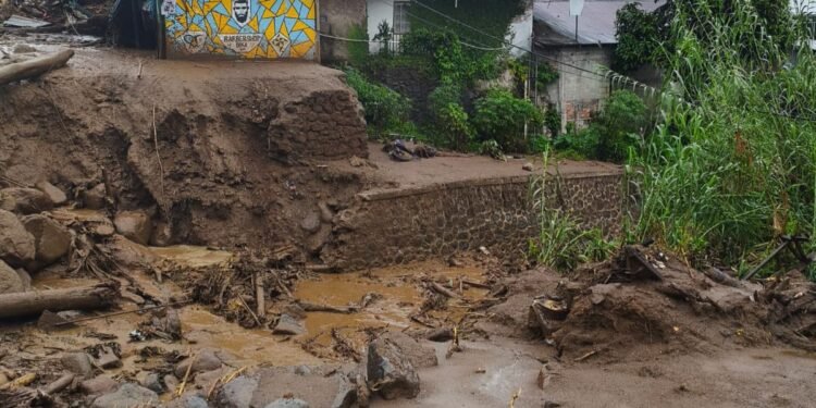 Galodo Batang Laso Terjang Arosuka, 4 Warga Luka dan 100 Rumah Terdampak