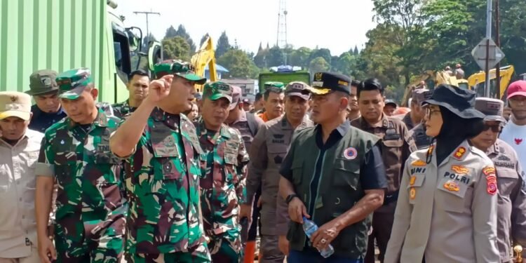 Satu Korban Telah Dimakamkan, Satu Masih Dicari: Jejak Banjir Bandang Solok Belum Usai
