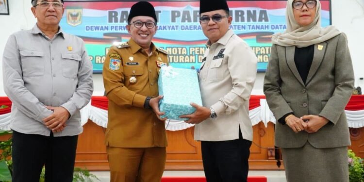 Eka Putra Ajukan Ranperda APBD 2027, Pendapatan Tanah Datar Dipatok Rp1,11 Triliun
