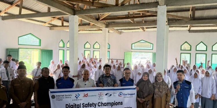 Literasi Digital Tak Bisa Ditunda, 130 Pelajar SMKN 2 Gunung Talang Dibekali Hadapi Ancaman AI