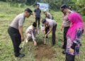 Tak Hanya Jaga Kamtibmas, Polres Solok Kota Tanam 50 Pohon Produktif di Kinari